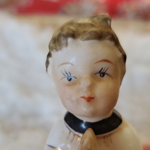 Ceramic Praying Figurine - Picture 7 of 9